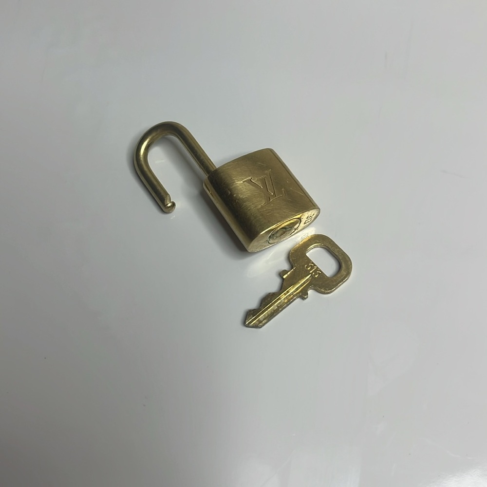 Louis Vuitton Padlock & Key #319 - Picture 4 of 5